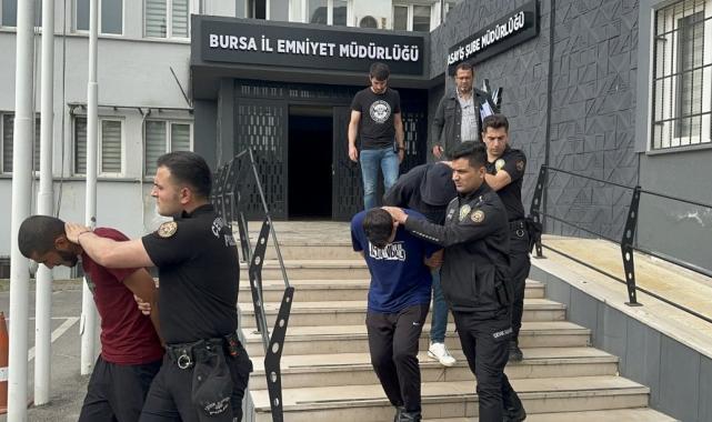 Bursa'da sahte genç kız profiliyle dolandırıcılık! 9 kişi tutuklandı