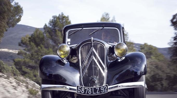 Citroen'in Paris'te görücüye çıkardığı modeli Traction Avant, bu yıl 90 yaşını kutluyor
