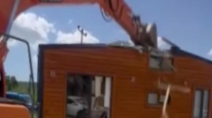 Edirne&#039;de kaçak yapı ve tiny house yıkımında gerginlik
