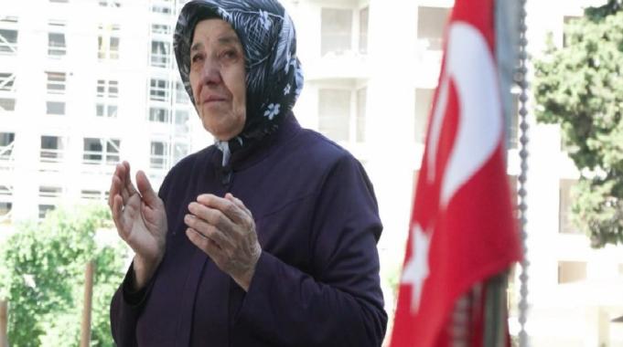 Edirnekapı Şehitliği’nde Anneler Günü'nde hüzün...