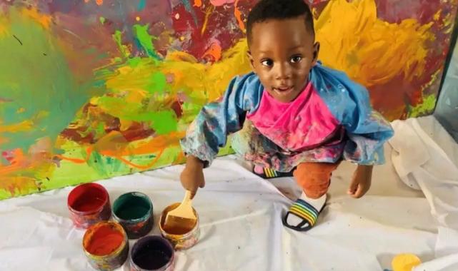 En genç ressam oldu: Ganalı 1,5 yaşındaki çocuk Guinness Rekorlar Kitabı’na girdi
