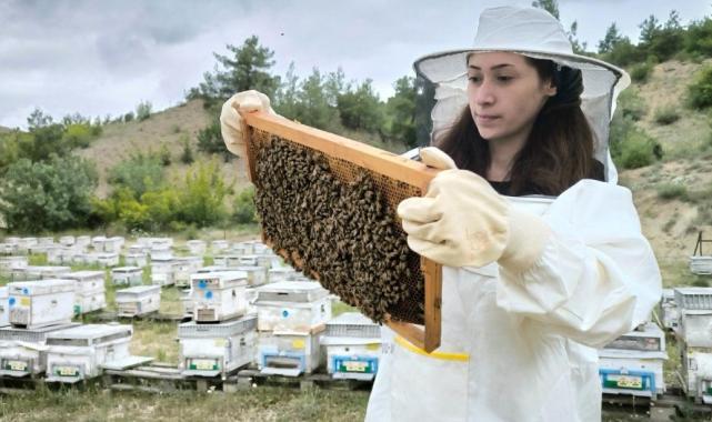 Eskişehir'de turizm sektörünü bıraktı, arıcılıkta uzman oldu