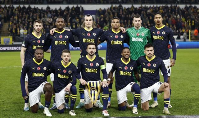 Fenerbahçe, birçok rekor kırdığı sezonu kupasız tamamladı