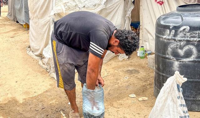 Filistinli Ahmed, Gazze'de deniz suyunu kendi imkanlarıyla arıtıyor