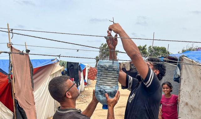 Filistinli Ahmed, Gazze'de deniz suyunu kendi imkanlarıyla arıtıyor