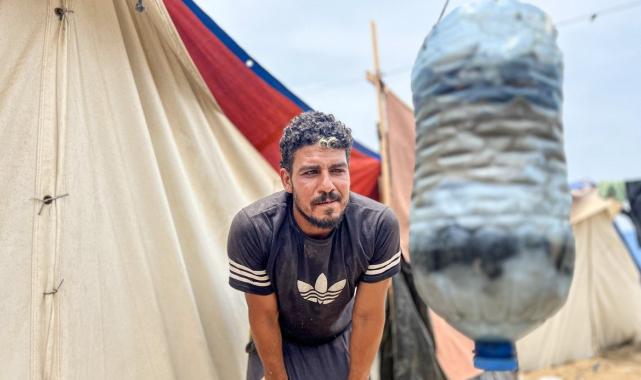 Filistinli Ahmed, Gazze'de deniz suyunu kendi imkanlarıyla arıtıyor