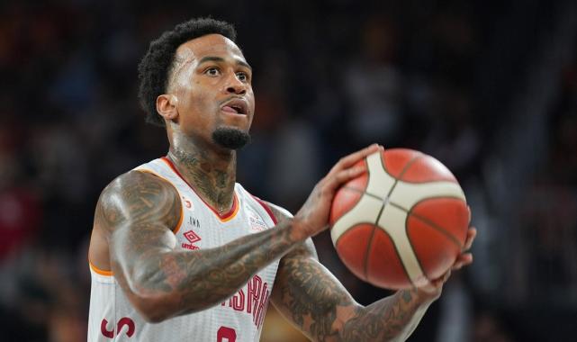 Galatasaray evinde Karşıyaka'ya mağlup oldu