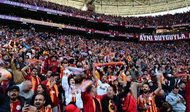 Galatasaray taraftarı, 4 dakikada kombineleri tüketti