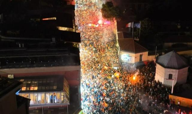 Galatasaray taraftarı, şampiyonluk sevincini tüm yurtta yaşadı
