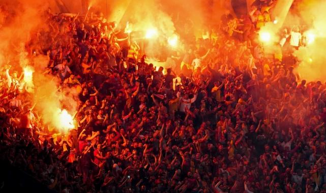 Galatasaray taraftarı, şampiyonluk sevincini tüm yurtta yaşadı