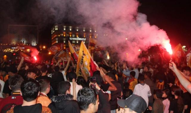Galatasaray taraftarı, şampiyonluk sevincini tüm yurtta yaşadı