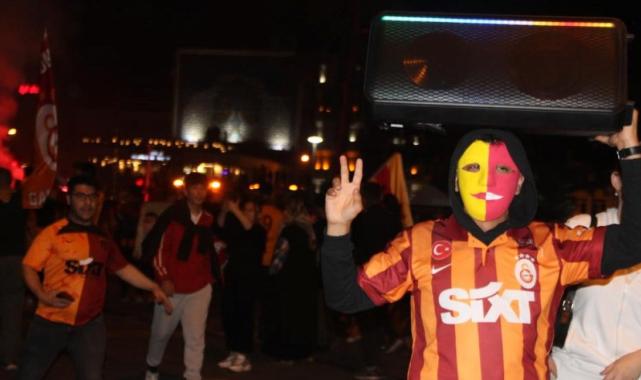 Galatasaray taraftarı, şampiyonluk sevincini tüm yurtta yaşadı
