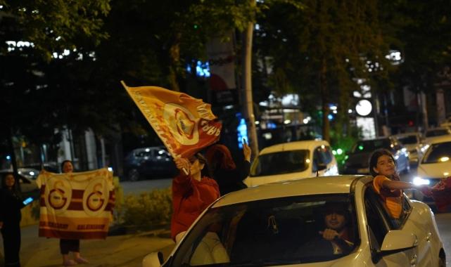 Galatasaray taraftarı, şampiyonluk sevincini tüm yurtta yaşadı