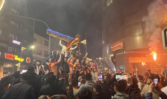 Galatasaray taraftarı, şampiyonluk sevincini tüm yurtta yaşadı