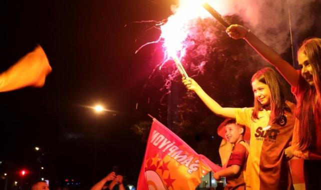 Galatasaray taraftarı, şampiyonluk sevincini tüm yurtta yaşadı