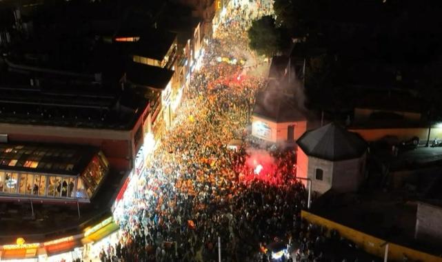 Galatasaray taraftarı, şampiyonluk sevincini tüm yurtta yaşadı