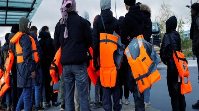 Göçmenler, İngiltere'den Ruanda'ya sınır dışı edilmemek için İrlanda'ya kaçıyor