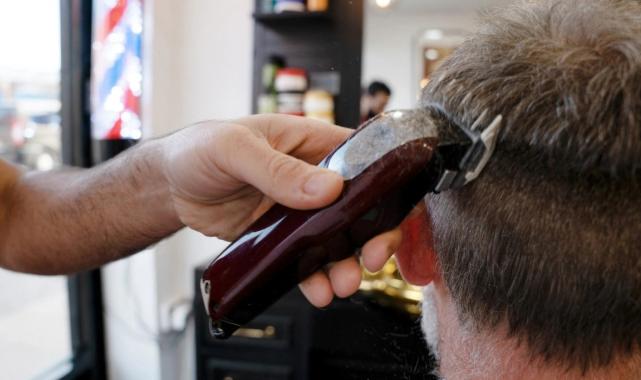 İngiltere'de aşırı sağcı siyasetçi Türk berberleri hedef aldı