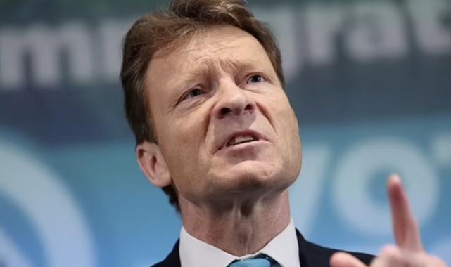 İngiltere'de aşırı sağcı siyasetçi Türk berberleri hedef aldı