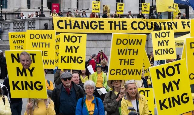 İngiltere'de monarşi karşıtlarınca ilk kez 'Cumhuriyet Günü' kutlandı
