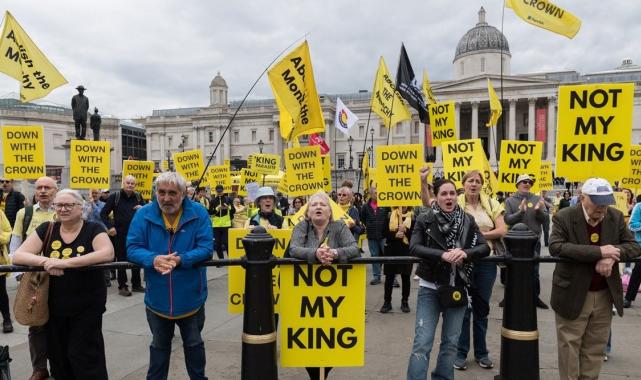 İngiltere'de monarşi karşıtlarınca ilk kez 'Cumhuriyet Günü' kutlandı