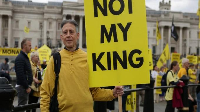 İngiltere'de monarşi karşıtlarınca ilk kez 'Cumhuriyet Günü' kutlandı