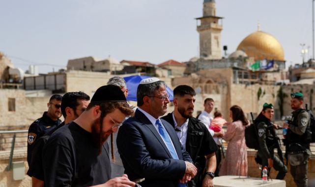 İsrailli bakan Ben-Gvir İsrail halkına silah çekti