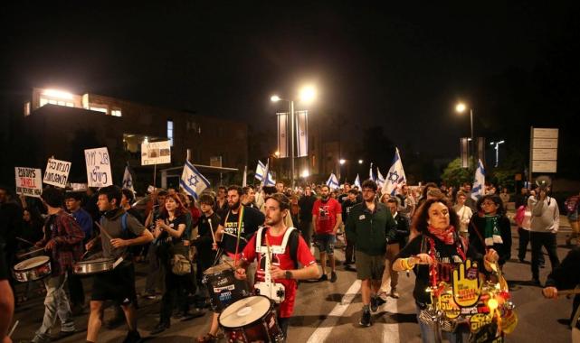 İsrailliler, Tel Aviv ve Kudüs’te hükümet karşıtı protesto düzenledi