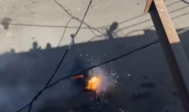 İstanbul Sultangazi'de elektrik kabloları bomba gibi patladı