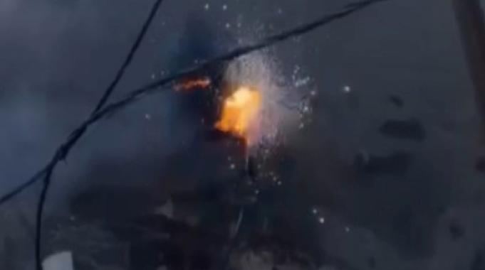 İstanbul Sultangazi'de elektrik kabloları bomba gibi patladı