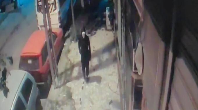 İstanbul'da tekstil atölyesine pimi çekilmemiş el bombası atan şahıslar yakalandı