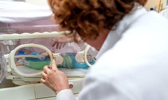 İzmir'de 430 gram doğan prematüre bebeğe kalp ameliyatı