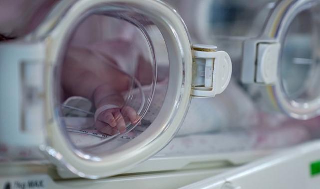 İzmir'de 430 gram doğan prematüre bebeğe kalp ameliyatı