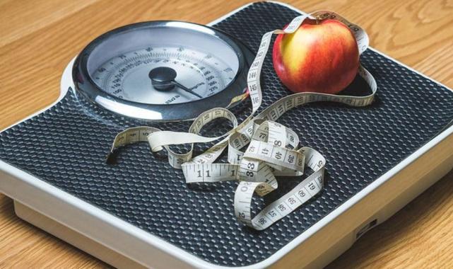 Kısa sürede zayıflama vadeden diyetlerinin zararları