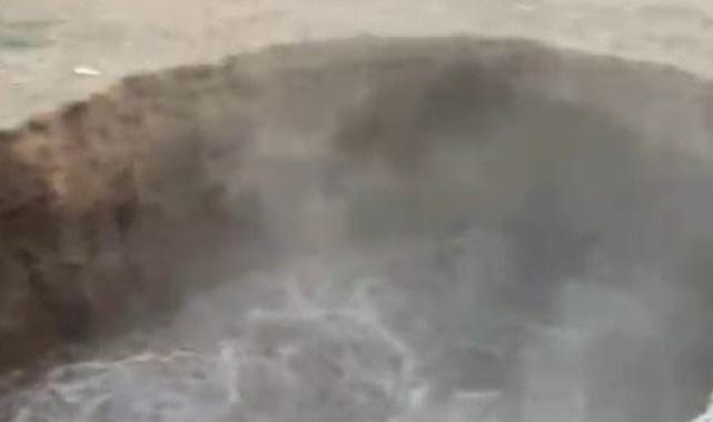 Konya'da obruk oluşumunu görüntülerken korku dolu anlar yaşadı