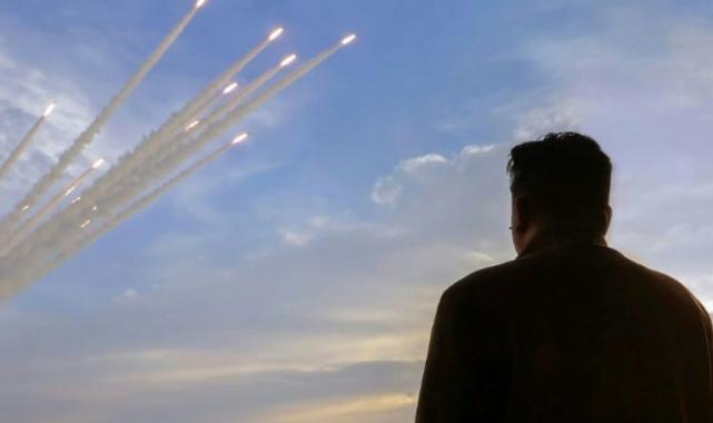 Kuzey Kore lideri Kim, çok namlulu roketatar tatbikatında