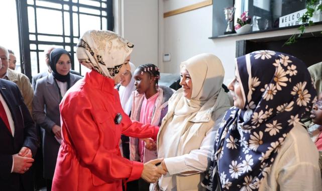 Mahinur Özdemir Göktaş, 24 sene sonra Brüksel’deki aile dükkanında yeniden kasaya geçti