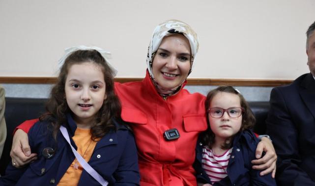 Mahinur Özdemir Göktaş, 24 sene sonra Brüksel’deki aile dükkanında yeniden kasaya geçti