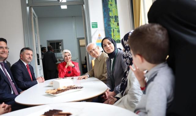 Mahinur Özdemir Göktaş, 24 sene sonra Brüksel’deki aile dükkanında yeniden kasaya geçti