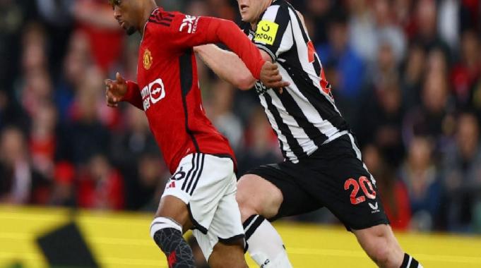 Manchester United evinde Newcastle United&#039;ı yendi