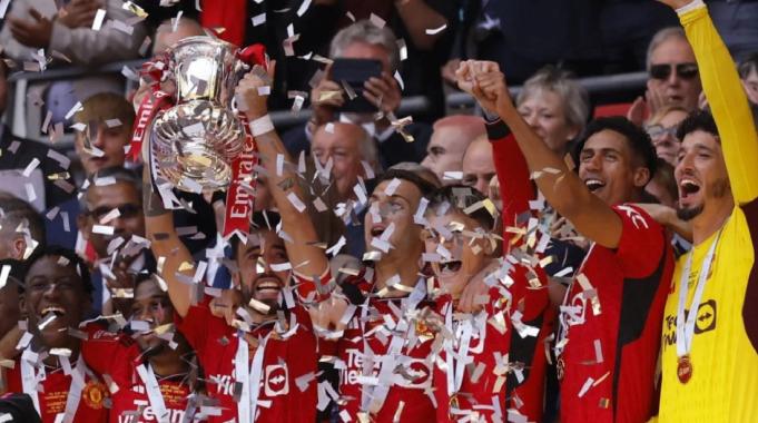 Manchester United, Manchester City&#039;yi devirip kupayı kazandı