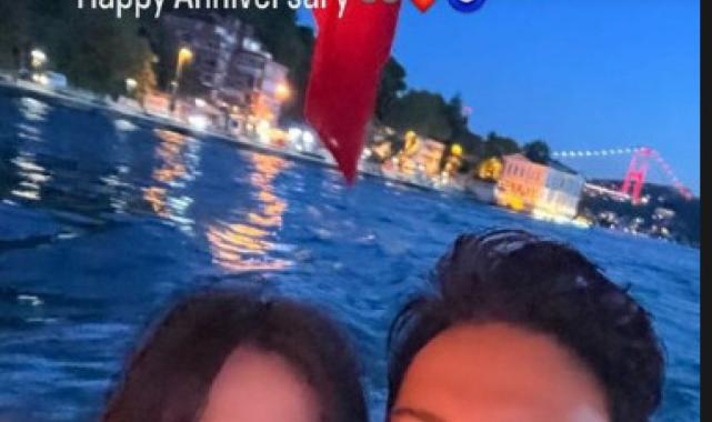 Megastar Tarkan evlilik yıl dönümünü kutladı! Eşi Pınar Tevetoğlu ile Boğaz'da aşka geldi