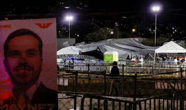 Meksika'da faciaya dönen miting: Ekran devrildi, çatı çöktü