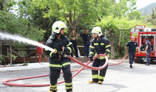 Muğla'da geleceğin itfaiyecileri uygulamalı eğitimde
