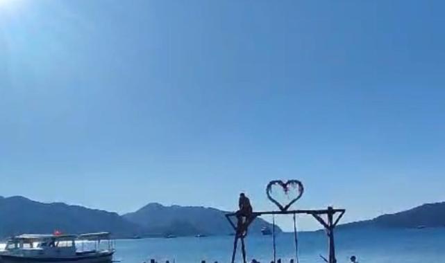 Muğla'da İngiliz turistin küllerinin denize döküldüğü anlar