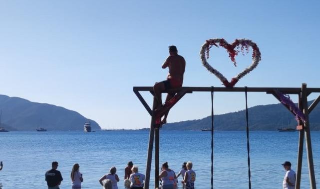 Muğla'da İngiliz turistin küllerinin denize döküldüğü anlar