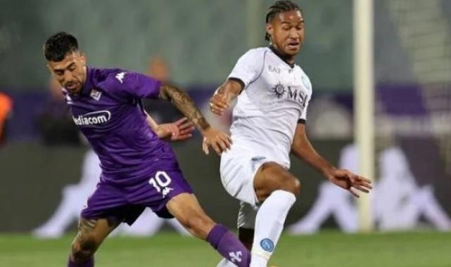 Napoli deplasmanda Fiorentina ile berabere kaldı
