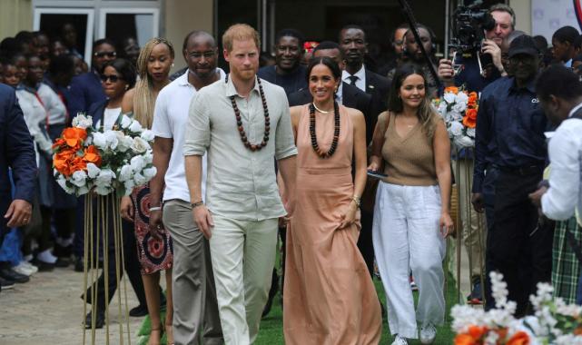 Prens Harry ve Meghan Markle'ın Nijerya ziyaretine İngiltere'den tepki geldi
