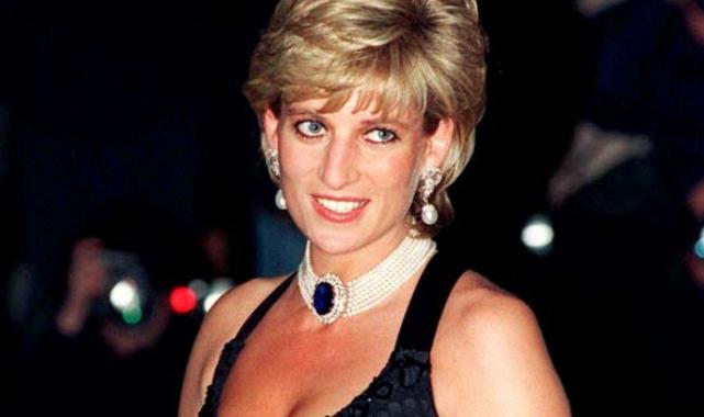 Prenses Diana'nın elbiseleri açık artırmayla satılacak