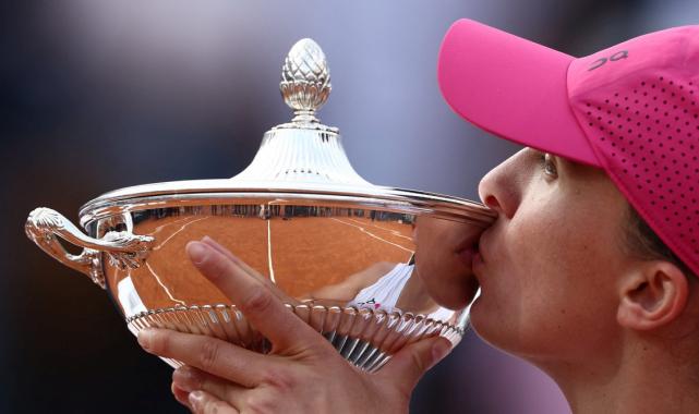 Roma Açık Tenis Turnuvası'nda tek kadınlarda şampiyon Iga Swiatek!